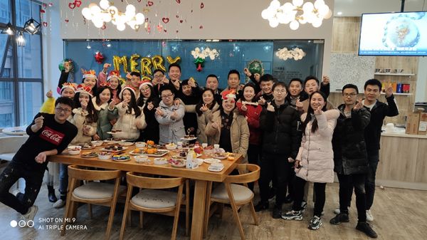 米小福12月25日，公司將舉行圣誕活動，誠邀你的參加。